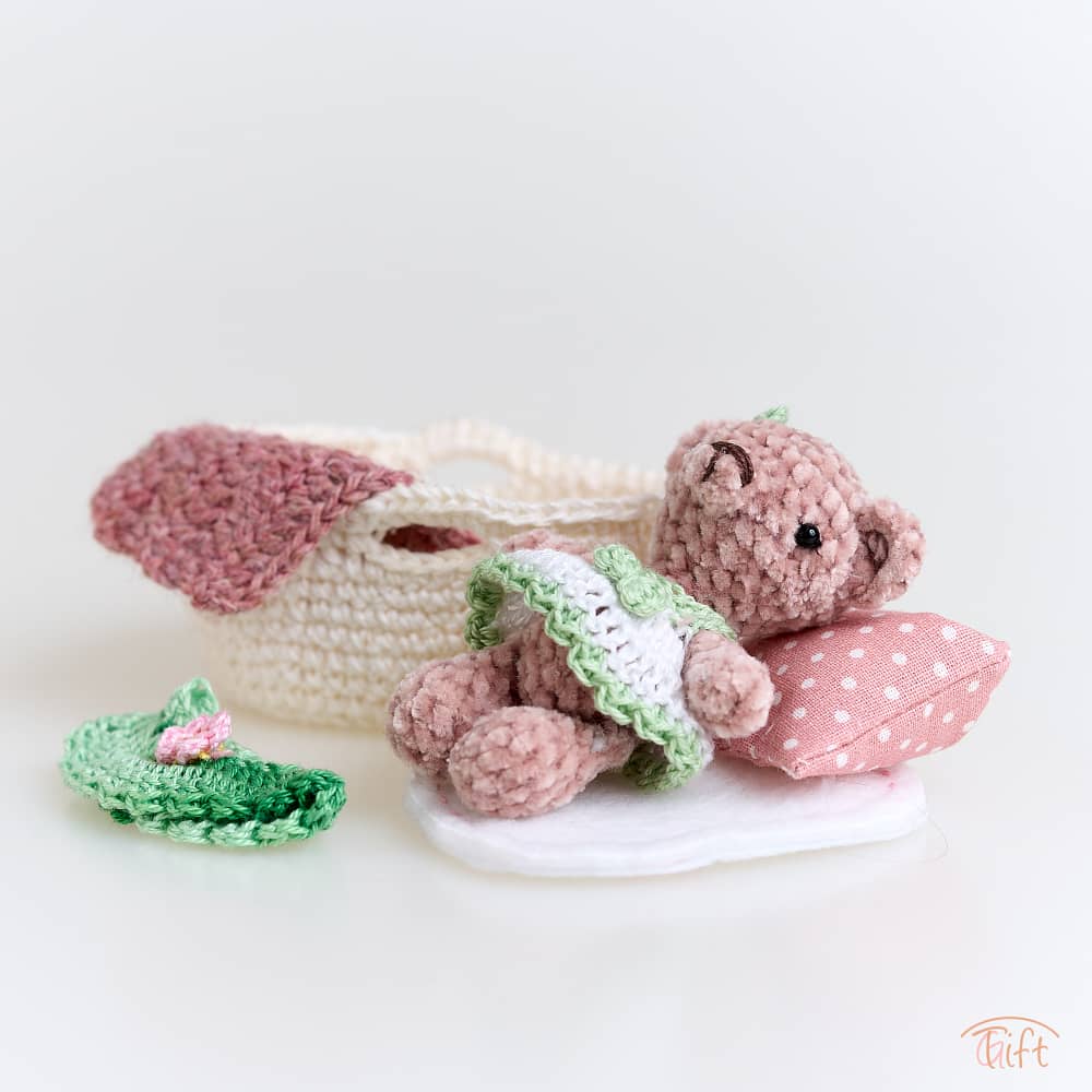 Macík v košíku – miniatúrny svet plný nežnosti