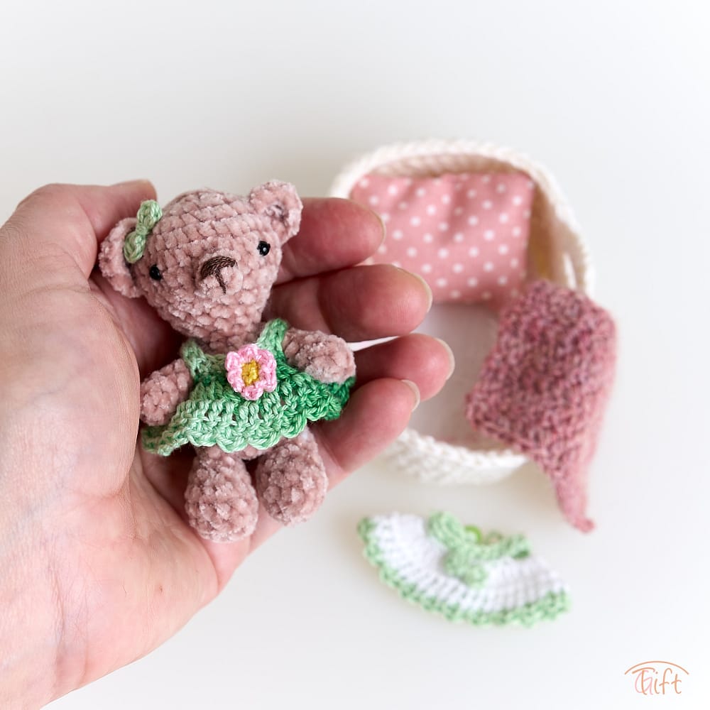 Macík v košíku – miniatúrny svet plný nežnosti