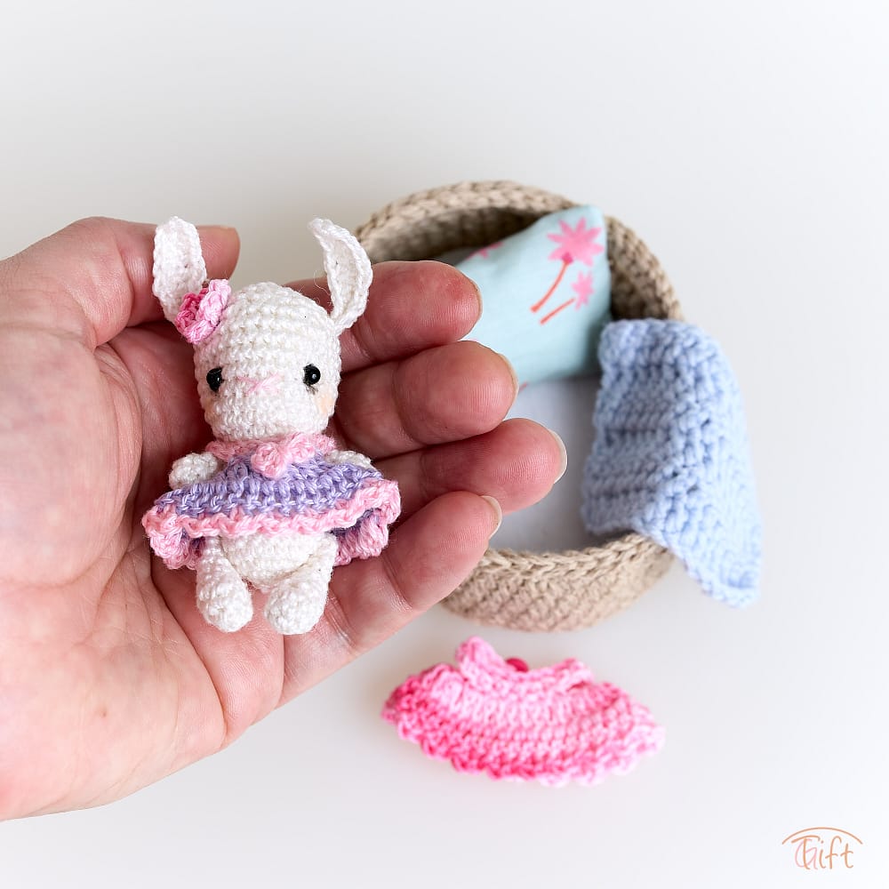 Zajačik v košíku – miniatúrny svet plný nežnosti