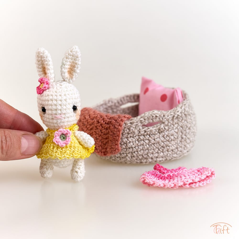 Zajačik Bambi v košíku – miniatúrny svet plný nežnosti