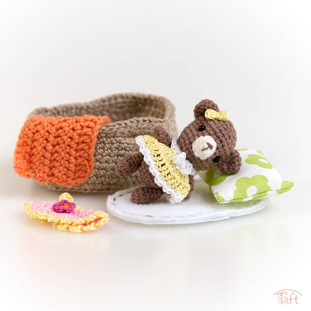 Macík Cookie v košíku – miniatúrny svet plný nežnosti