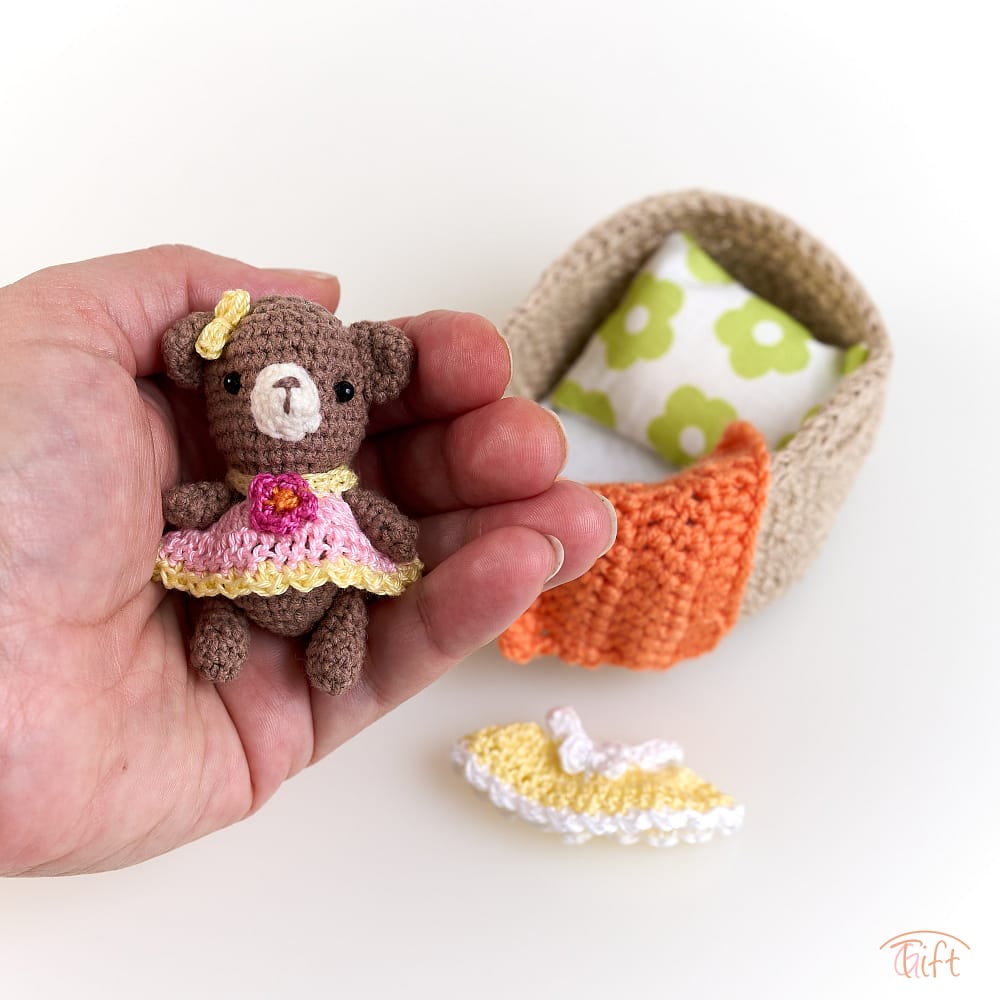 Macík Cookie v košíku – miniatúrny svet plný nežnosti