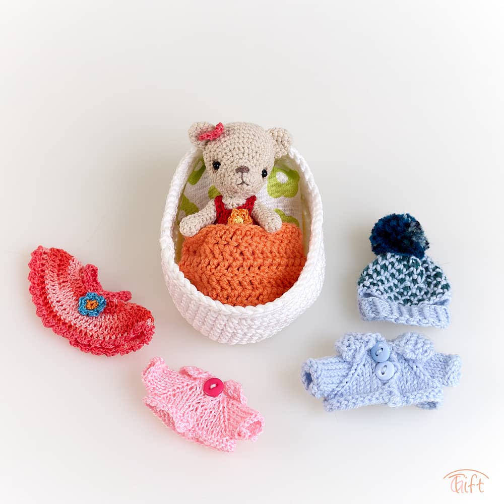 Macík Bella v košíku – miniatúrny svet plný nežnosti