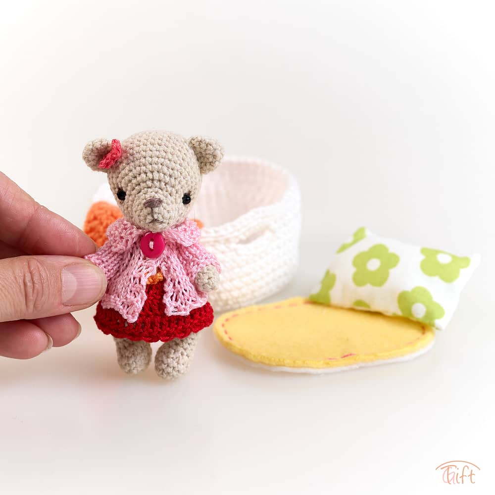 Macík Bella v košíku – miniatúrny svet plný nežnosti